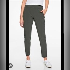Athleta Women's size 8 Chelsea Cargo Pant Elastic Waist Pockets Gray/Green(?)